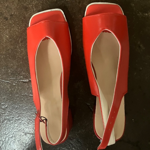 Elegant Red Women's Heels - Picture 2 of 4